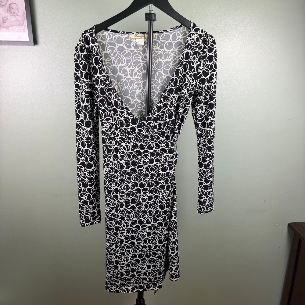 Belle du Jour Y2K Minimalist Womens Wrap Dress Black White Geometric Print
